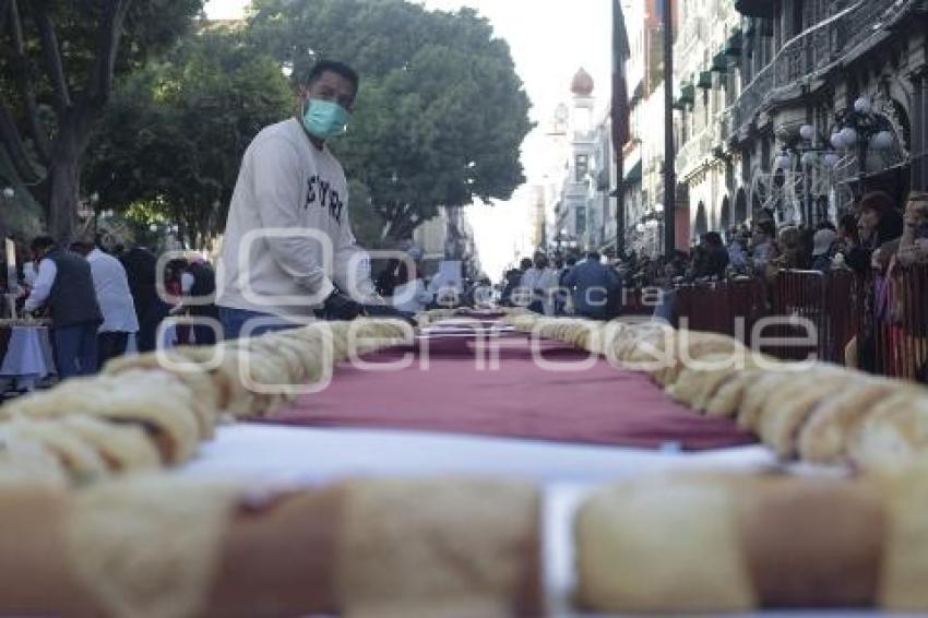 ROSCA DE REYES MONUMENTAL
