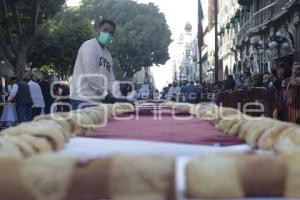 ROSCA DE REYES MONUMENTAL
