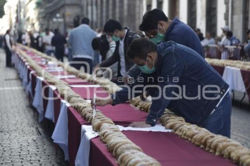 ROSCA DE REYES MONUMENTAL