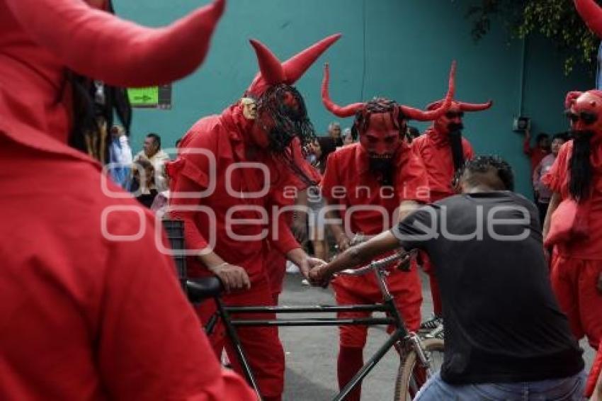 TRADICIONES . DOCE PARES DE FRANCIA
