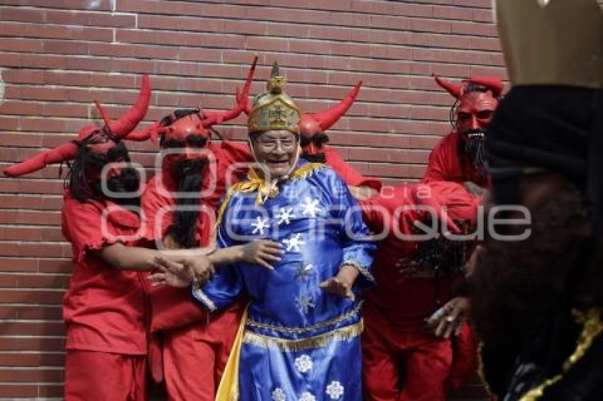 TRADICIONES . DOCE PARES DE FRANCIA