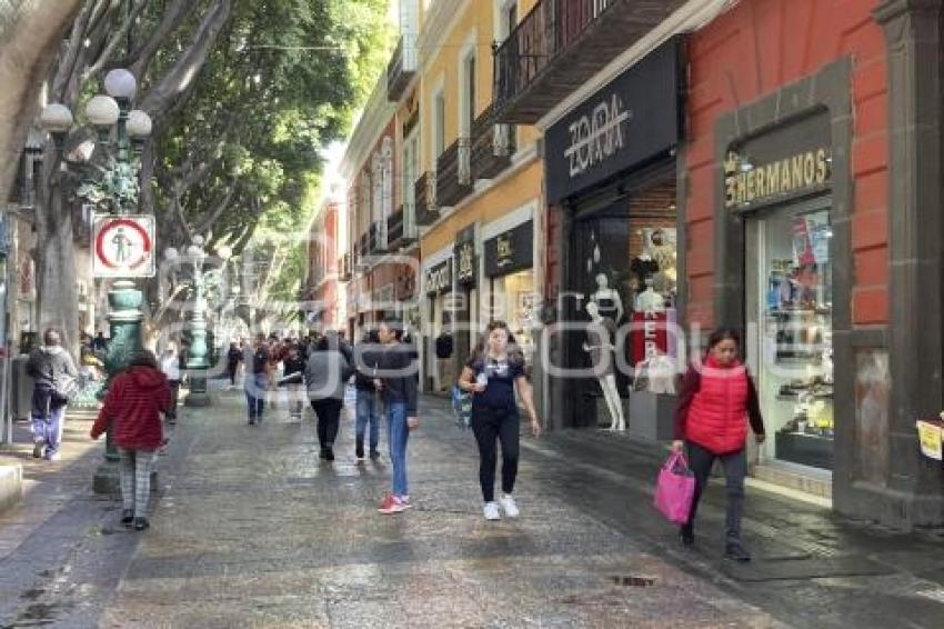 CALLE 5 DE MAYO . SIN AMBULANTES