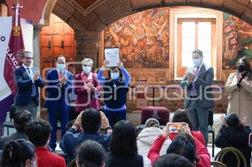 TLAXCALA . ENTREGA RECONOCIMIENTO INCAN