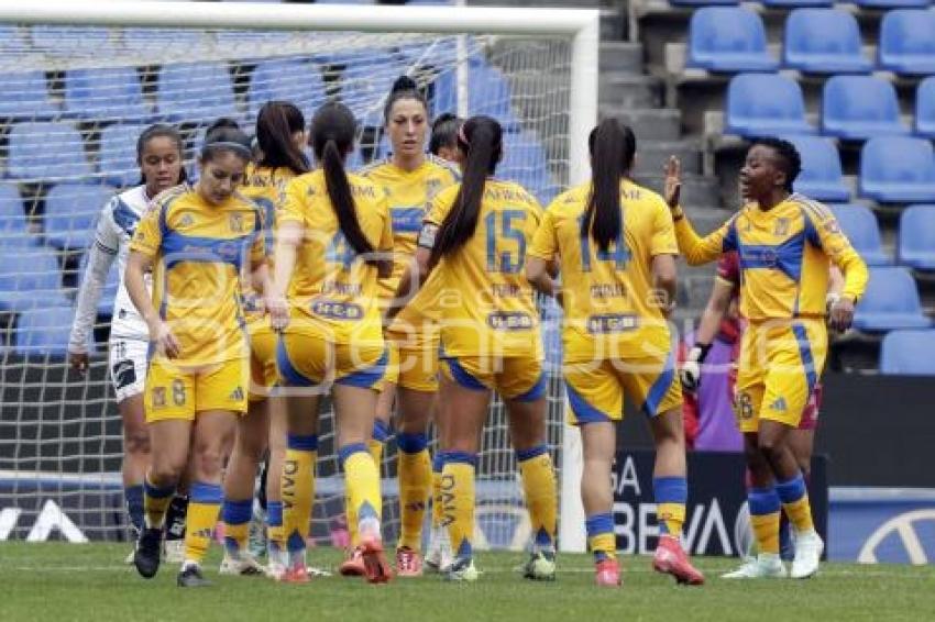 FÚTBOL FEMENIL . PUEBLA VS TIGRES