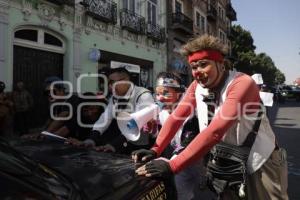 PAYASOS . MANIFESTACIÓN