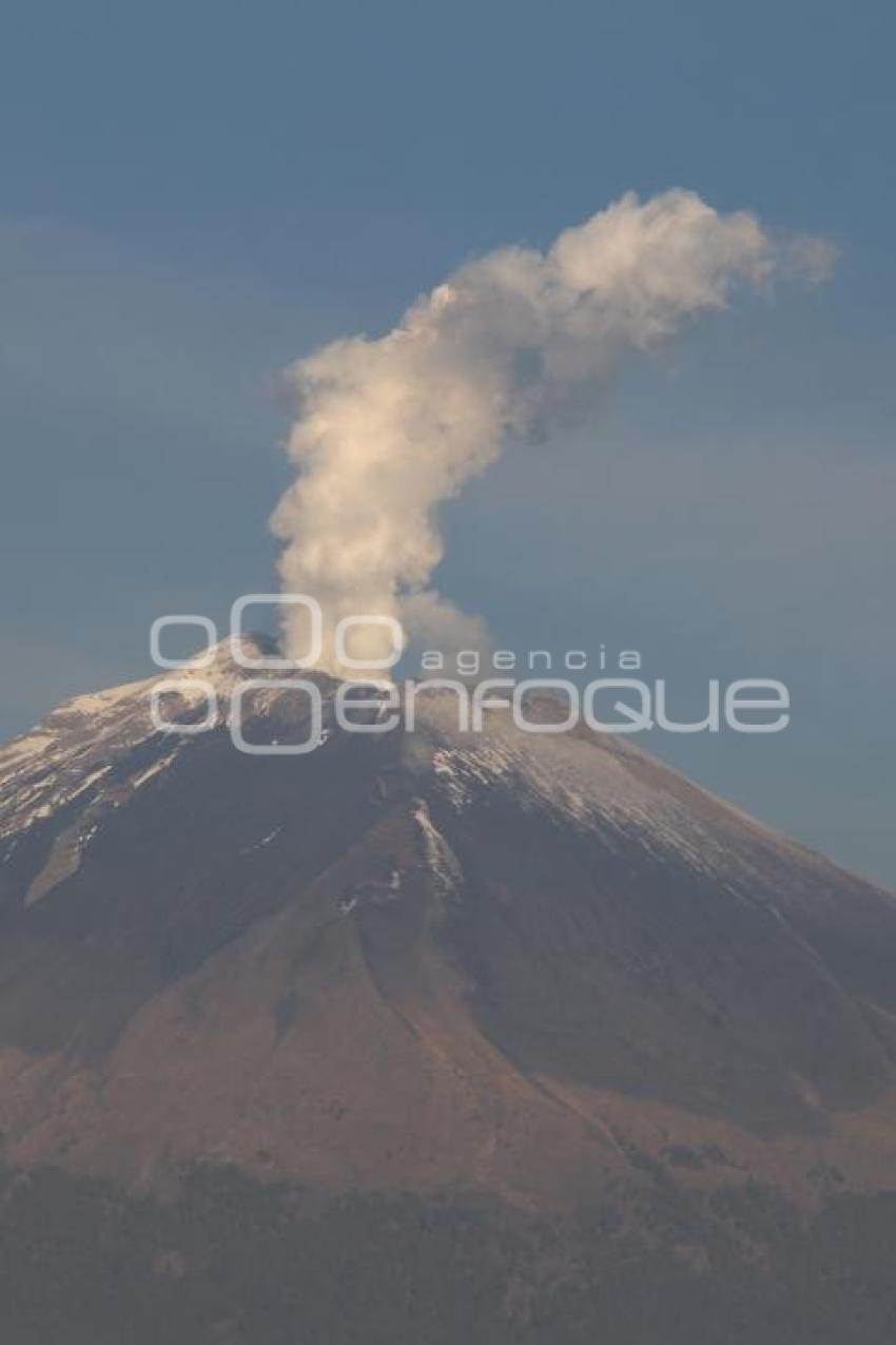 VOLCÁN POPOCATÉPETL . FUMAROLA