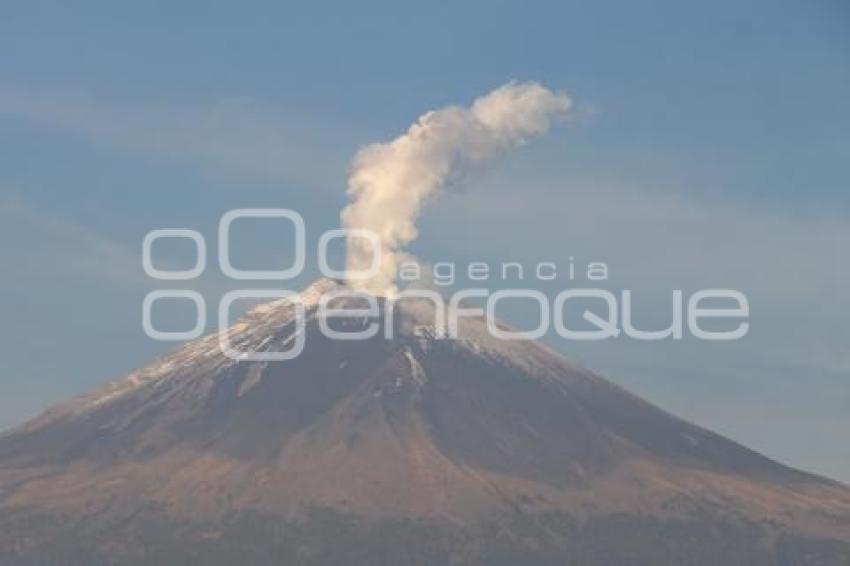 VOLCÁN POPOCATÉPETL . FUMAROLA