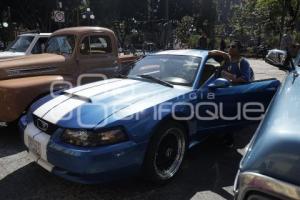 DESFILE DE AUTOS ANTIGUOS