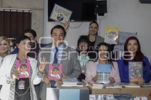 BUAP . ENTREGA DE LIBROS