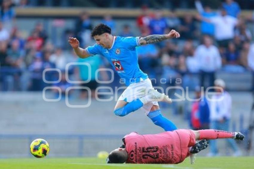FUTBOL . CRUZ AZUL VS PUEBLA