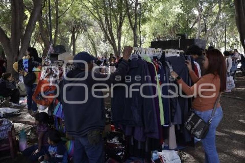 TIANGUIS . PASEO BRAVO