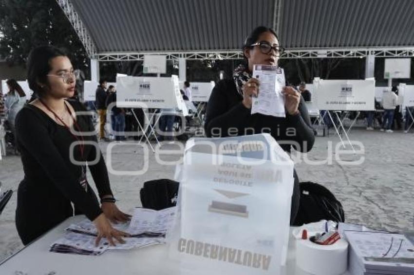 ELECCIONES . CIERRE DE CASILLAS