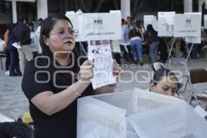 ELECCIONES . CIERRE DE CASILLAS