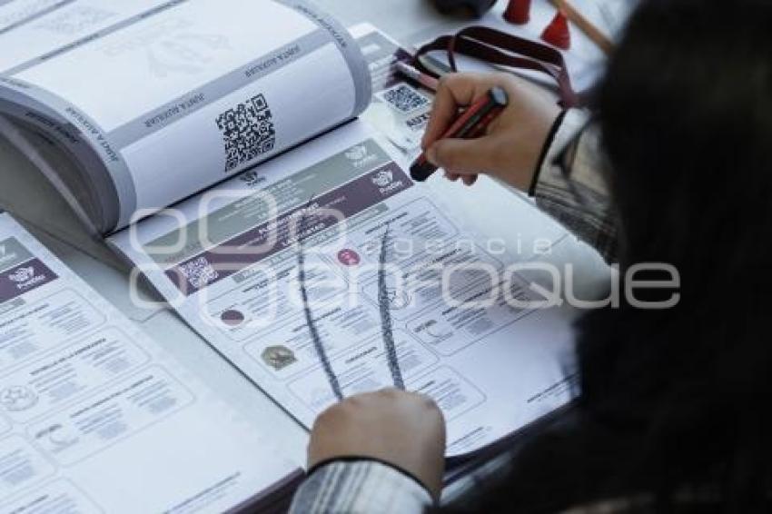ELECCIONES . CIERRE DE CASILLAS