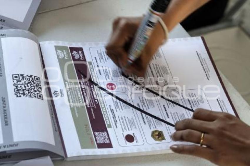 ELECCIONES . CIERRE DE CASILLAS