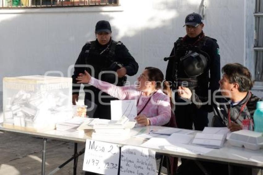 ELECCIONES . CIERRE DE CASILLAS