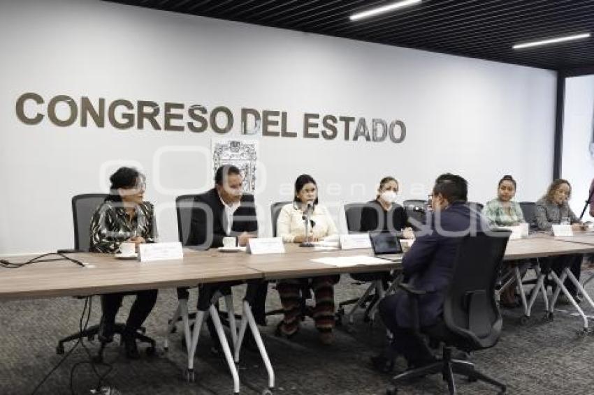 CONGRESO . CRÓNICA LEGISLATIVA