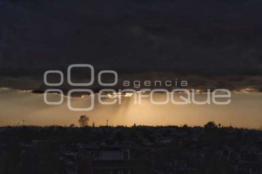 MEDIO AMBIENTE . NUBES