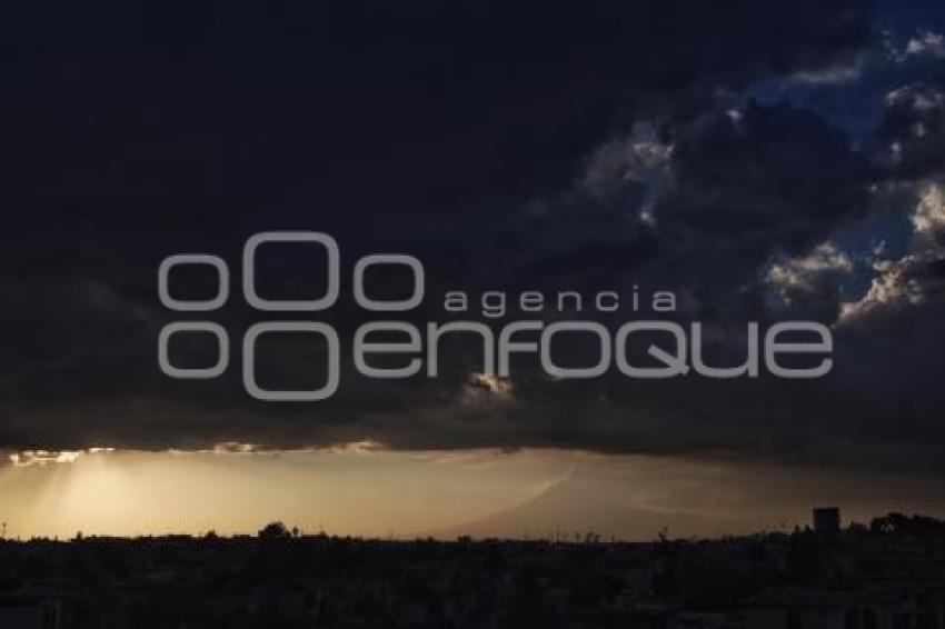 MEDIO AMBIENTE . NUBES