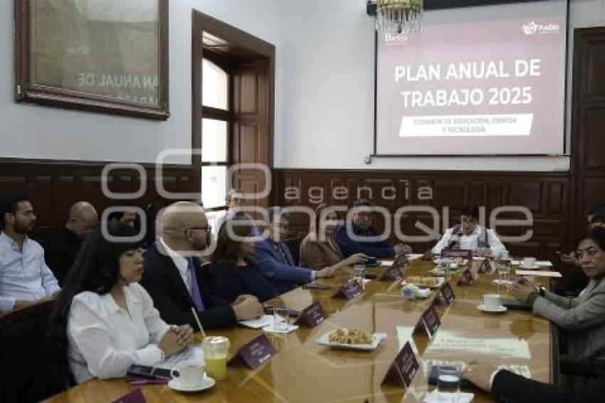 REGIDORES . COMISIÓN DE EDUCACIÓN