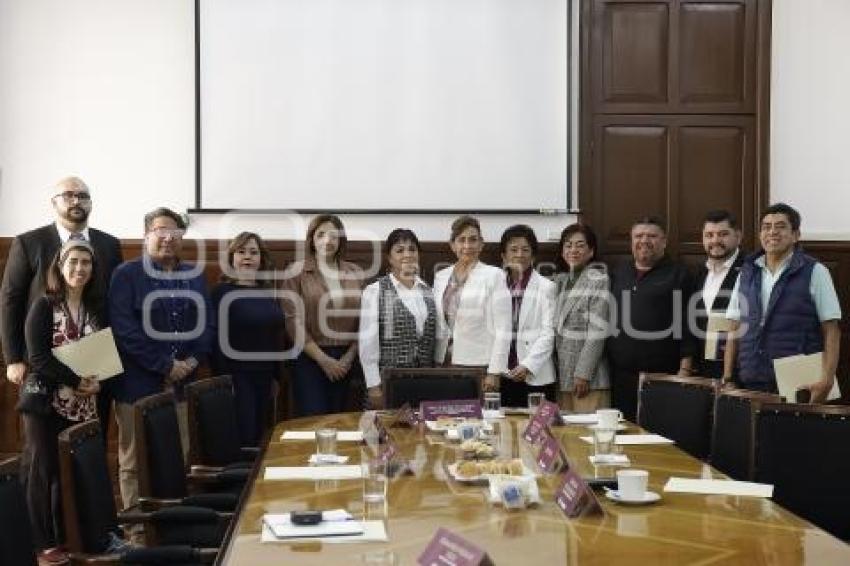 REGIDORES . COMISIÓN DE EDUCACIÓN