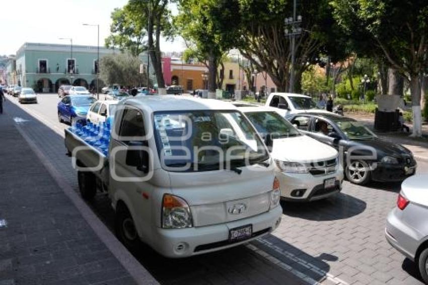 TLAXCALA . VEHÍCULOS MAL ESTACIONADOS
