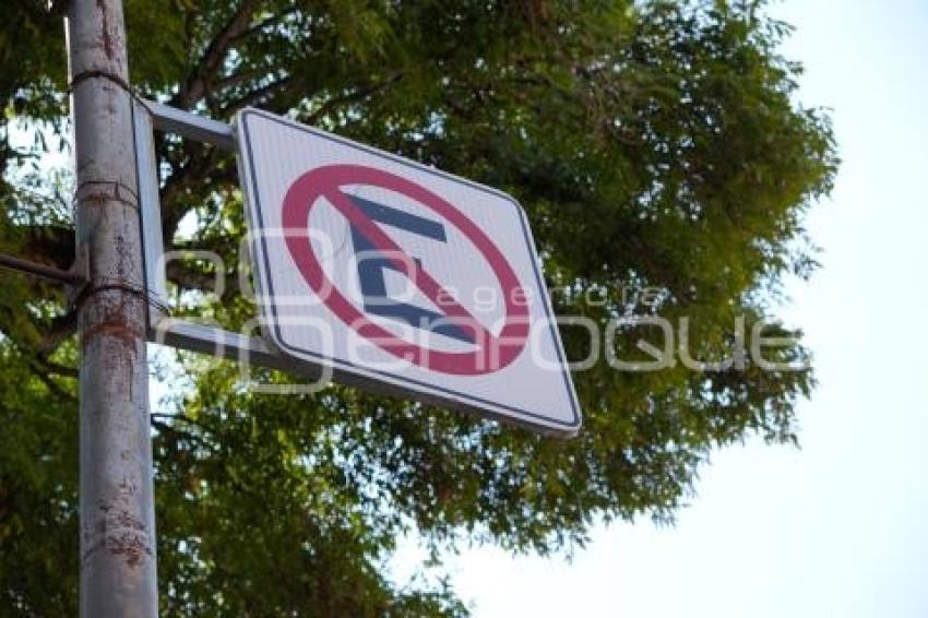 TLAXCALA . VEHÍCULOS MAL ESTACIONADOS