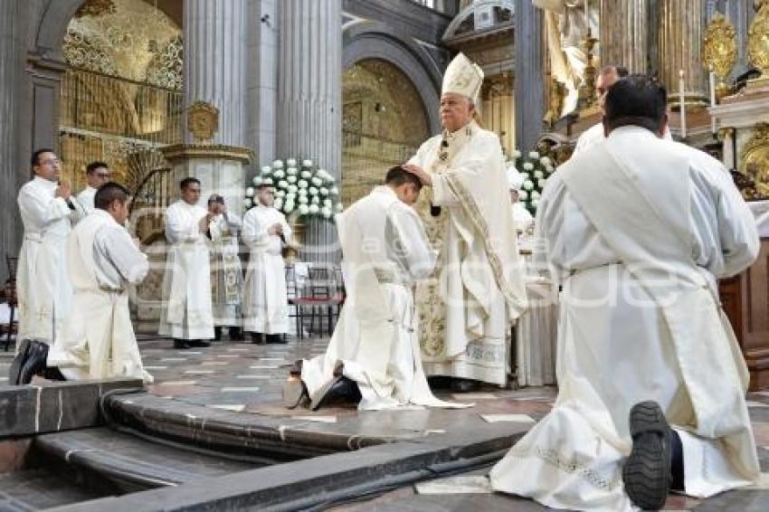 RELIGIÓN . ORDENACIÓN SACERDOTAL