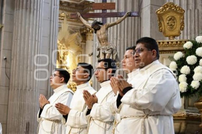 RELIGIÓN . ORDENACIÓN SACERDOTAL