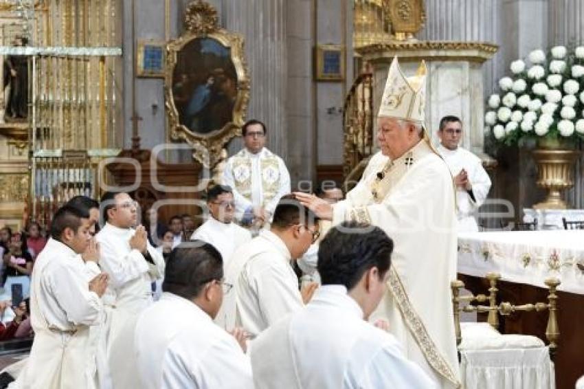 RELIGIÓN . ORDENACIÓN SACERDOTAL