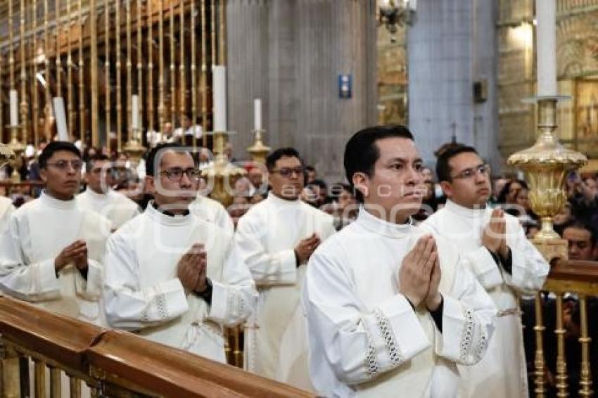 RELIGIÓN . ORDENACIÓN SACERDOTAL