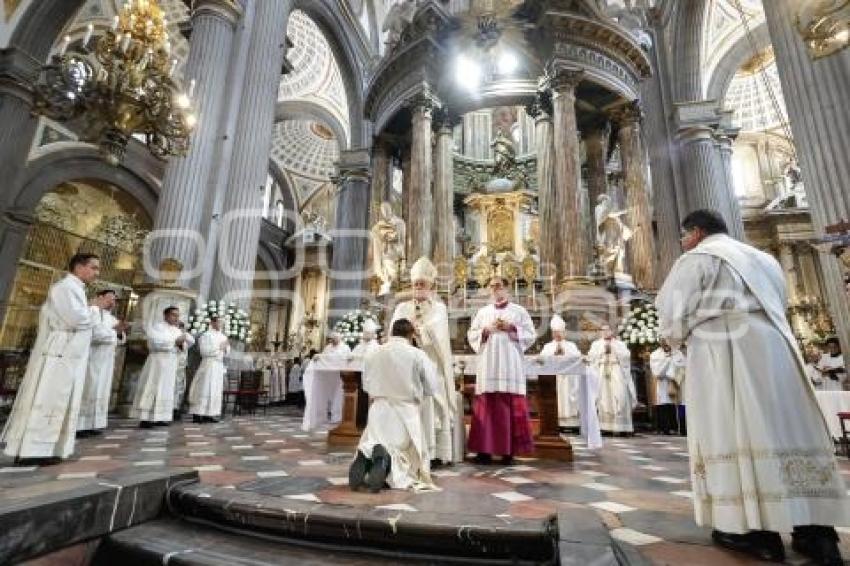 RELIGIÓN . ORDENACIÓN SACERDOTAL