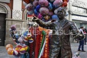 ESCULTURA . 5 DE MAYO