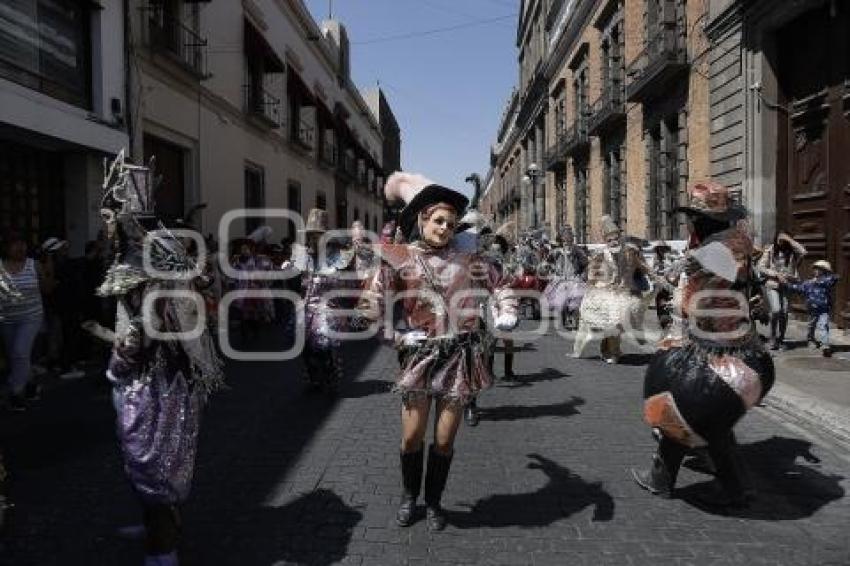 DESFILE DE HUEHUES