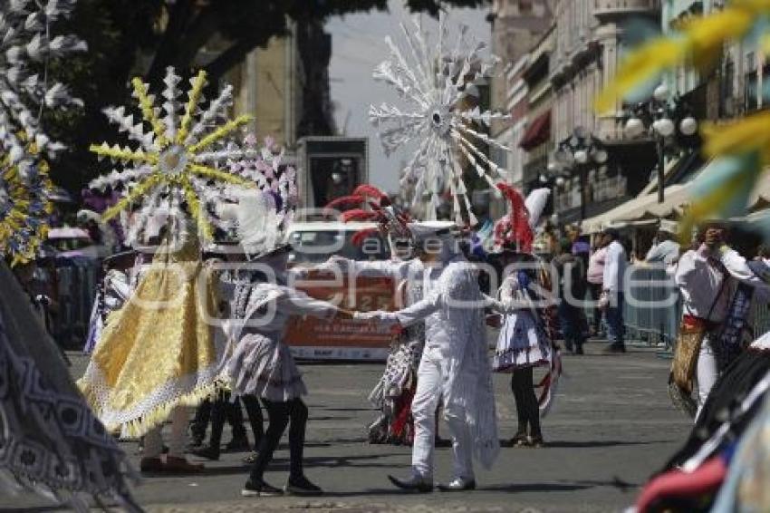 DESFILE DE HUEHUES
