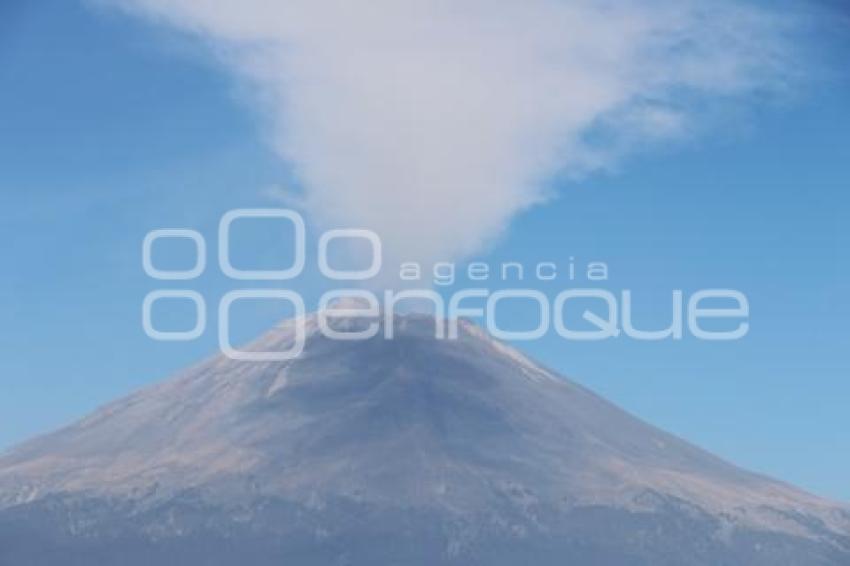 VOLCÁN POPOCATÉPETL . FUMAROLA
