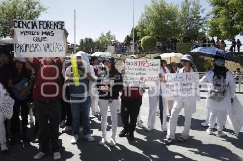 MANIFESTACIÓN . FACULTAD DE MEDICINA