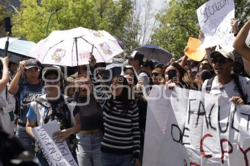 MANIFESTACIÓN . FACULTAD DE MEDICINA