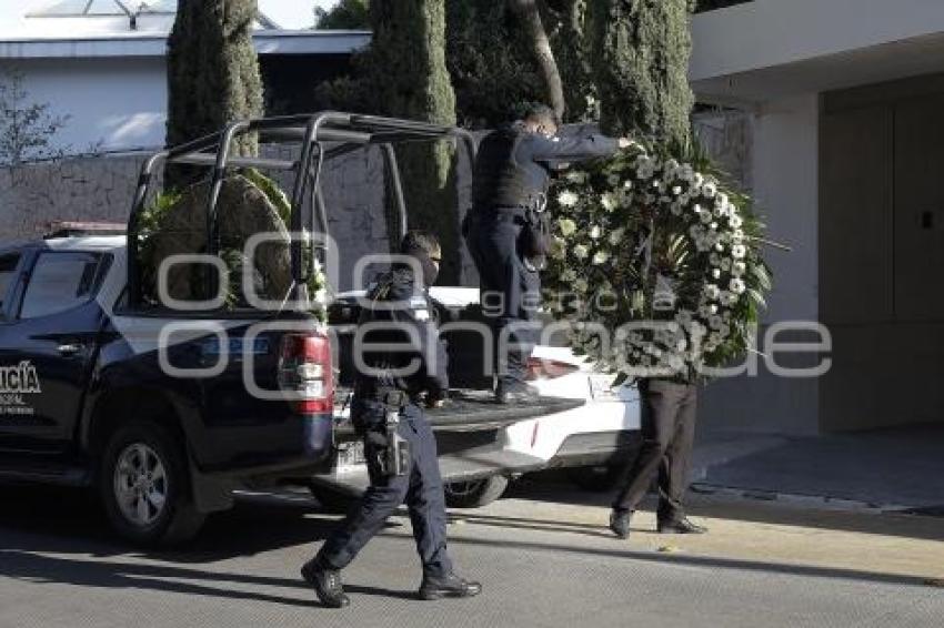 HOMENAJE . POLICÍAS