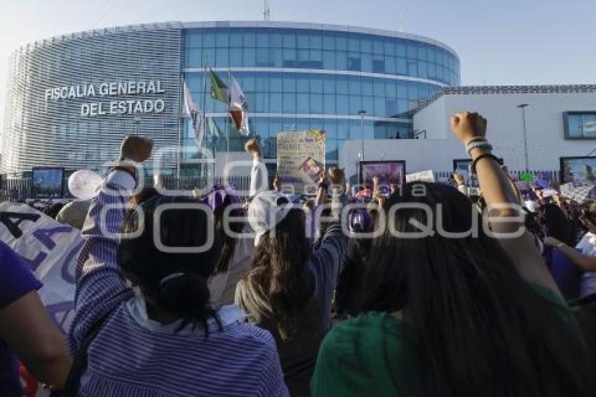 8M . MEGA MARCHA