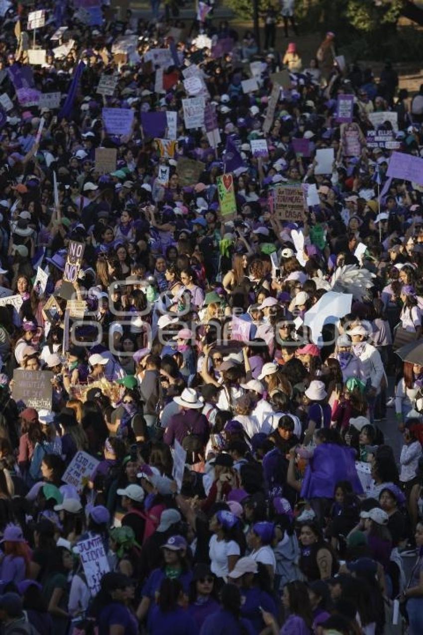 8M . MEGA MARCHA