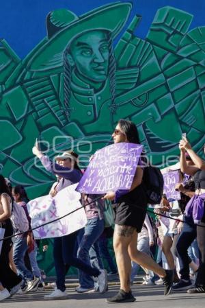 8M . MEGA MARCHA
