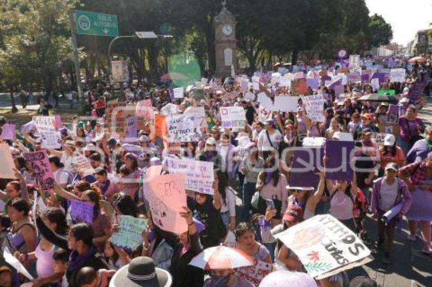 8M . MEGA MARCHA