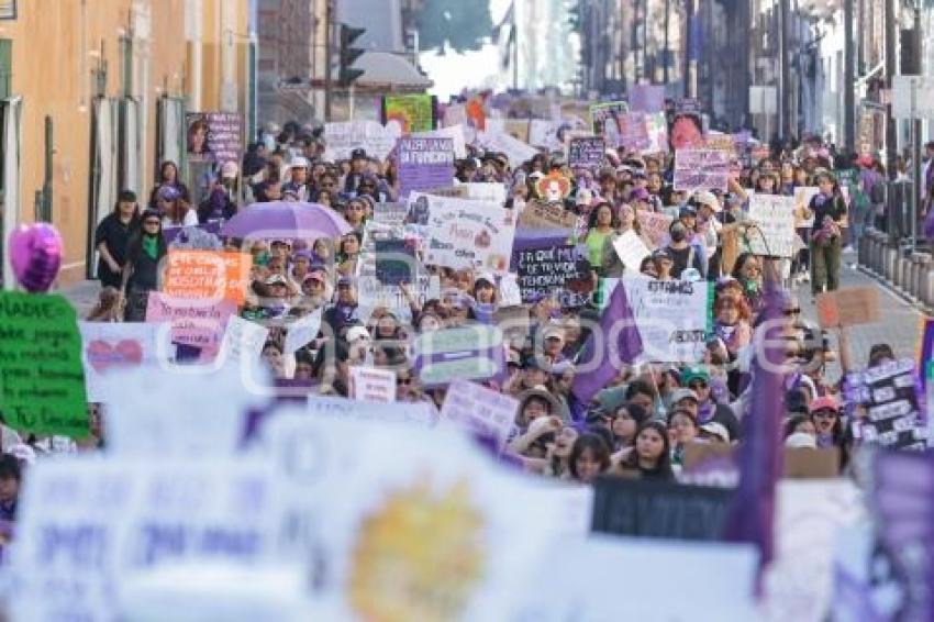 8M . MEGA MARCHA