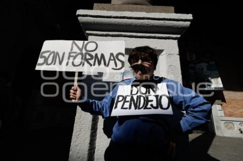 8M . MEGA MARCHA