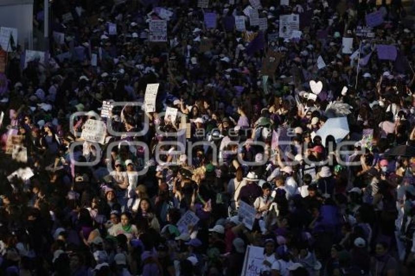 8M . MEGA MARCHA