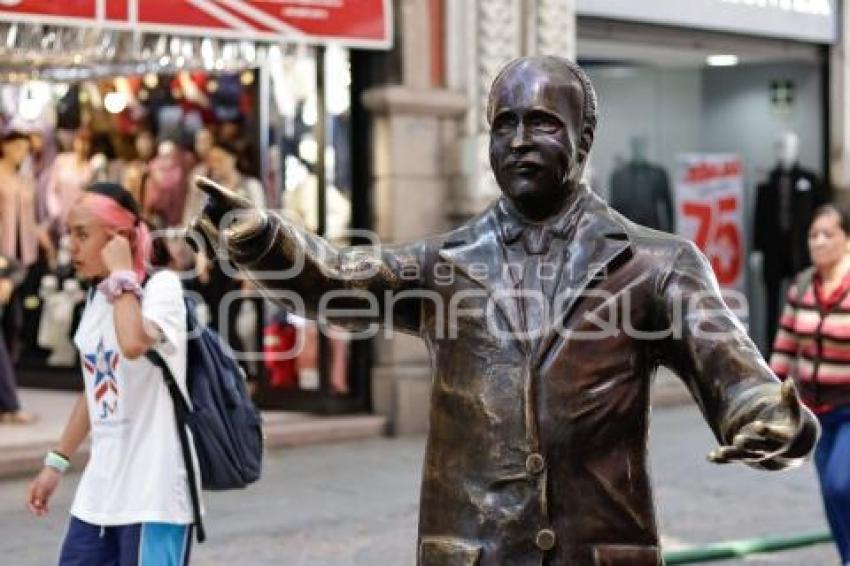 ESTATUAS CORREDOR 5 DE MAYO