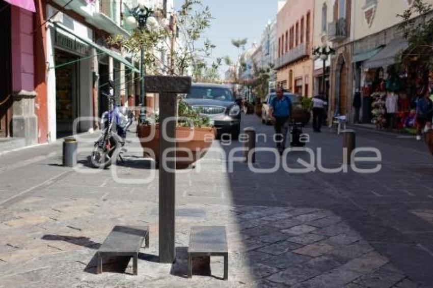 ESTATUAS CORREDOR 5 DE MAYO