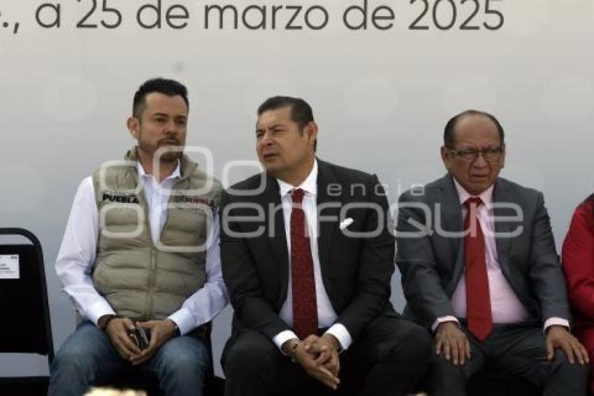 GOBIERNO ESTATAL . ENTREGA DE UNIDADES
