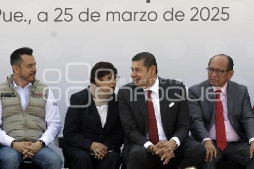 GOBIERNO ESTATAL . ENTREGA DE UNIDADES